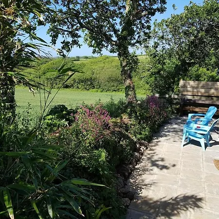 The Old Potting Shed With Hot Tub. Colan, Newquay. Apartment
