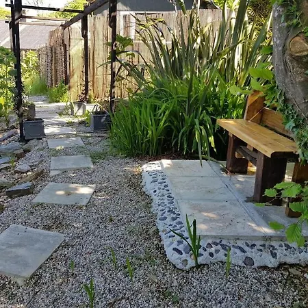 The Old Potting Shed With Hot Tub. Colan, Newquay. Apartment *