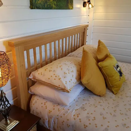The Old Potting Shed With Hot Tub. Colan, Newquay. *